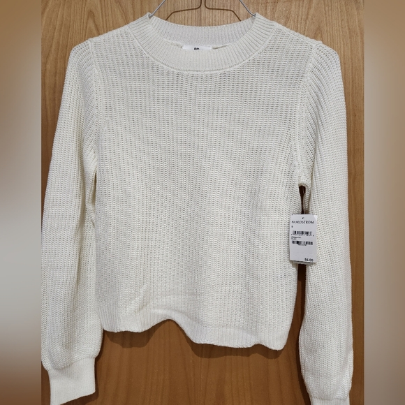 NWT Small White Sweater with scalloped edge - Picture 6 of 6